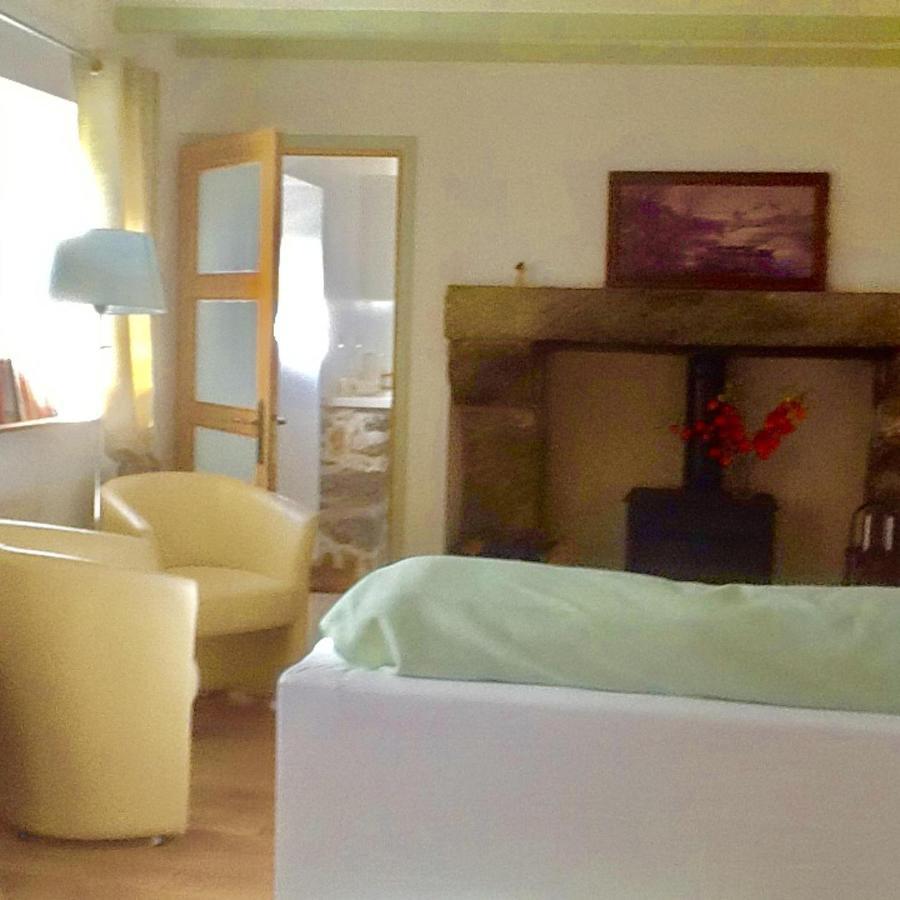 Captivating 2-Bed House With Log Burner In Kérien Exteriör bild