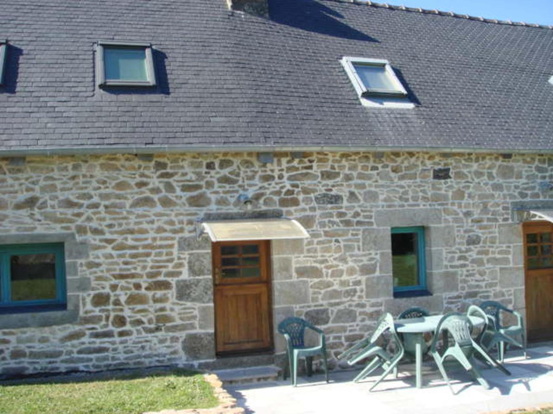 Captivating 2-Bed House With Log Burner In Kérien Exteriör bild